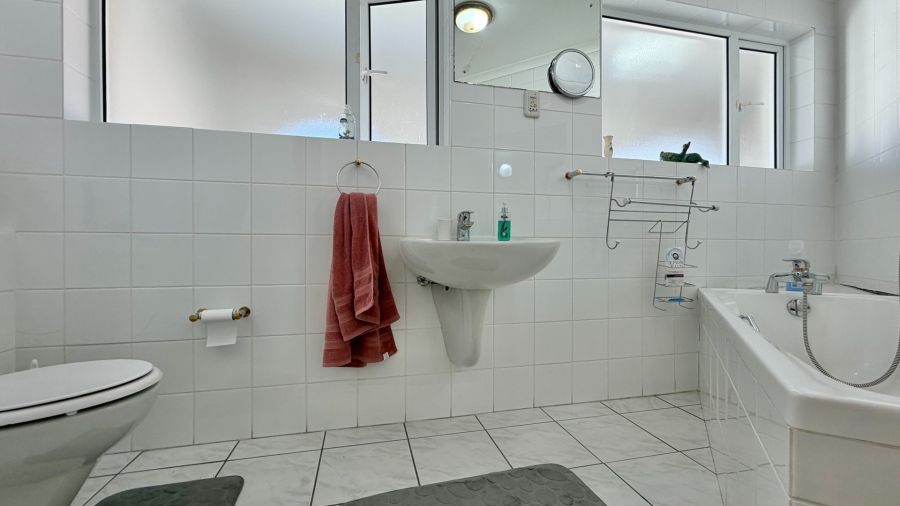 3 Bedroom Property for Sale in Harbour Island Western Cape